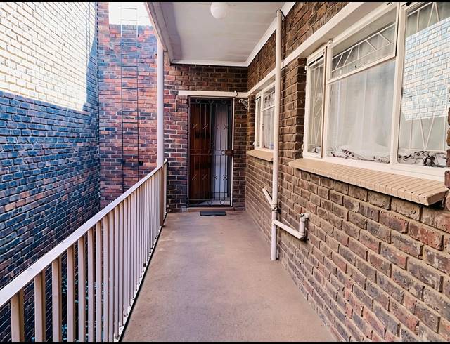 3 BEDROOM FLAT FOR SALE IN VEREENIGING CENTRAL